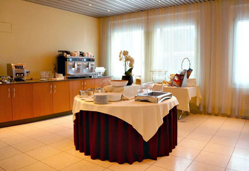 Tailormade Hotel Stans Sued Екстериор снимка